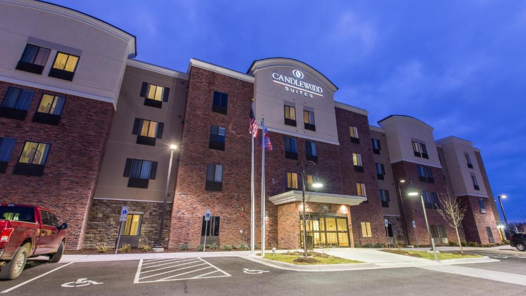 Overland Park Hotel | Candlewood Suites Overland Park W 135th St by IHG