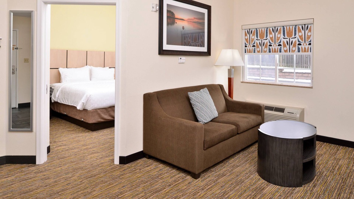 Winchester Hotel | Candlewood Suites Winchester by IHG