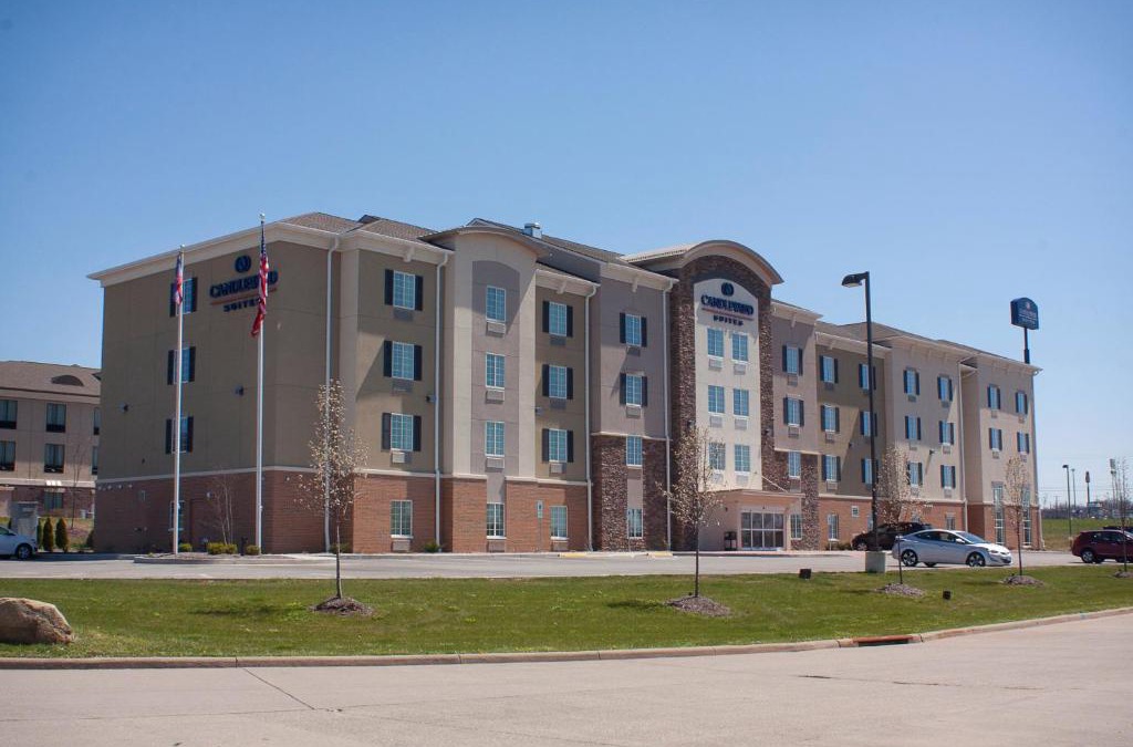 Austintown Hotel | Candlewood Suites Youngstown W - I-80 Niles Area by IHG