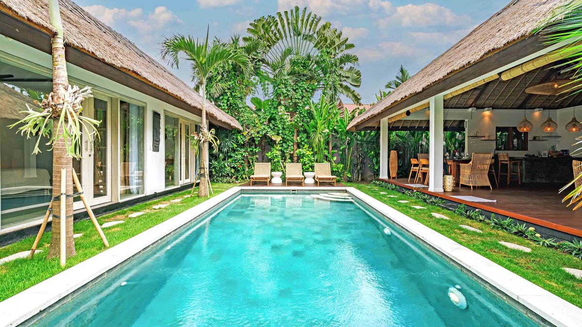 Padonan Villa | CANGGU 4BR VILLA & BIG POOL - 10 mins from the BEACH