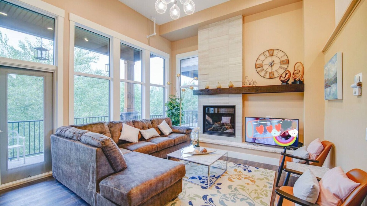 Canmore House | Canmore center 5BR+4.5BTH Mt view private hot tub