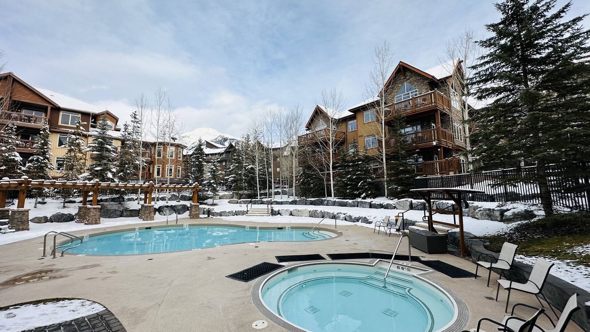 Canmore Resort | Canmore Mountain Retreat - Heated Pool & Hot-tub
