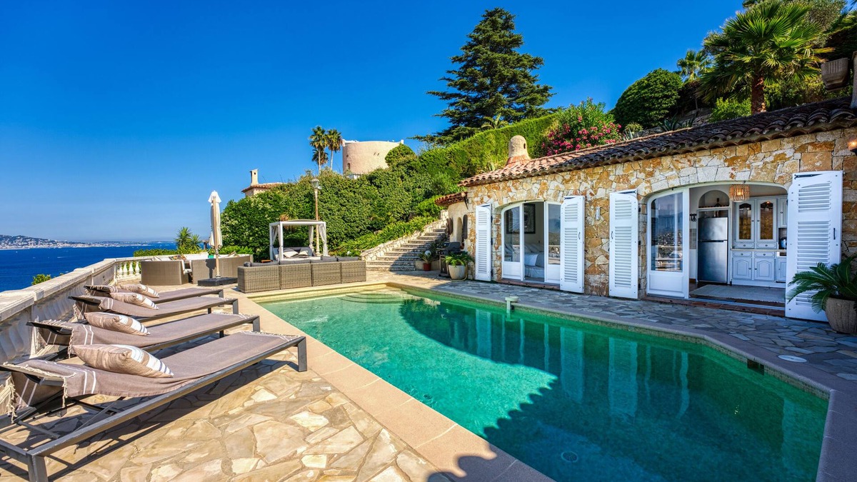 Theoule-sur-Mer House | Cannes 15mins. Fabulous sea & mountain views. Beaches, walks, cycling, relaxing
