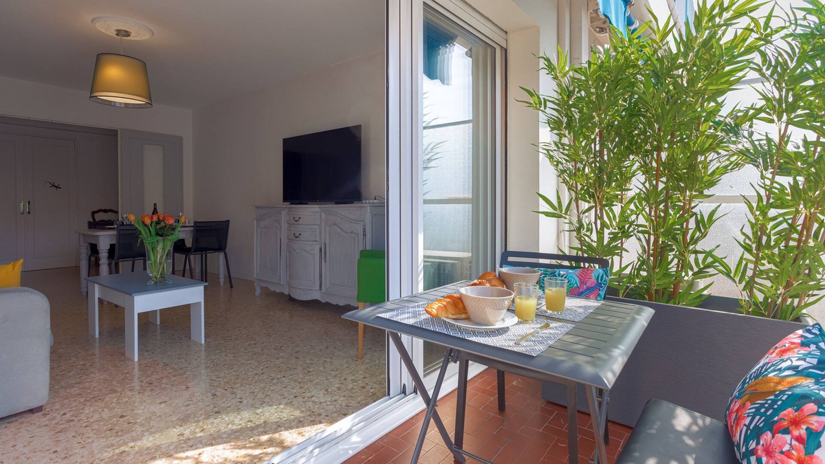 La Bocca Apartment | Cannes beach 400 metres away, Spacious air-conditioned 2-bedroom apartment