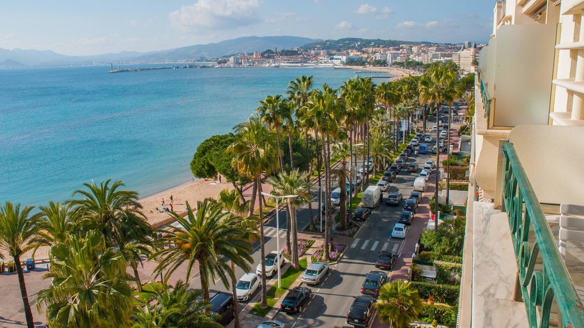 Pointe Croisette Apartment | Cannes Croisette 1 Bedroom Flat On La Croisette, Garage, 7th Floor Loggia.