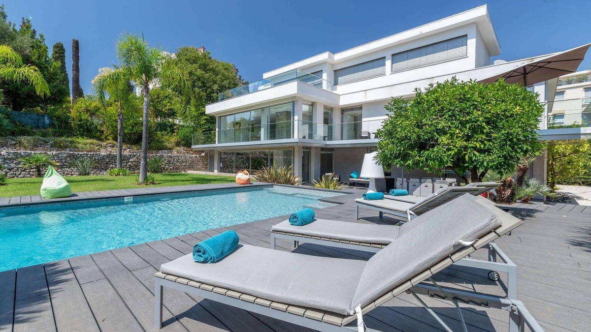 Carnot Villa | Cannes: Gorgeous private, modern villa with swimming pool