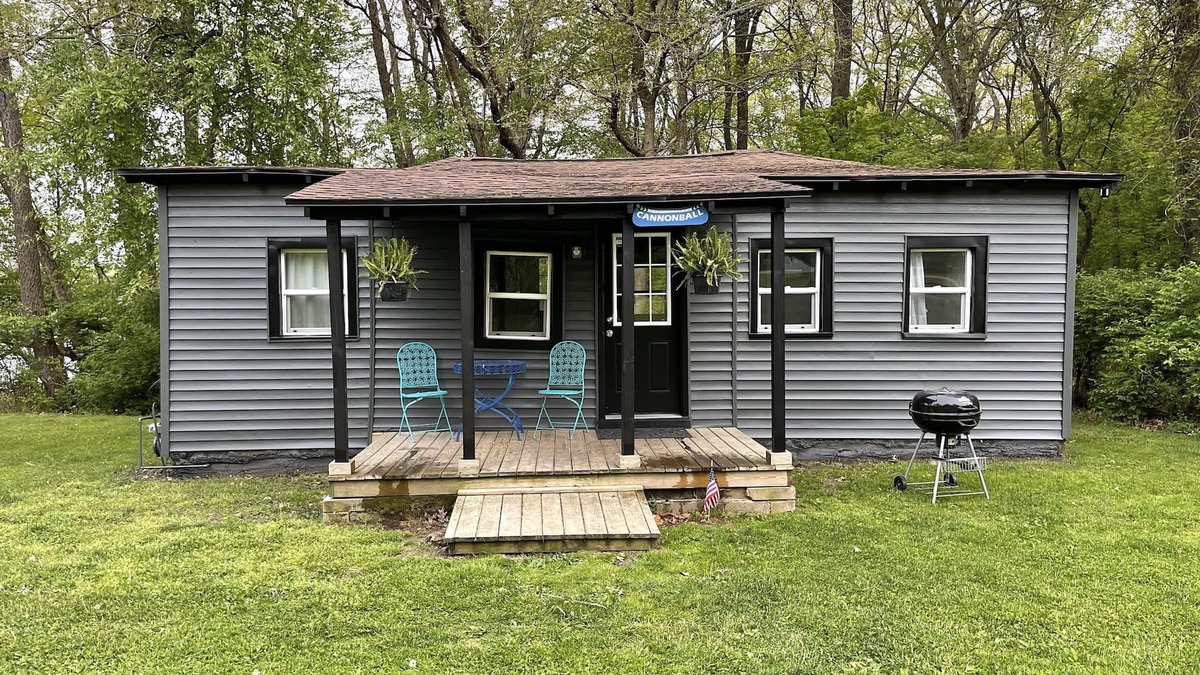 Three Rivers Cottage | Cannon Ball Cottage - Lakefront Cottages on Semi-private Lake, Beach, Boats, Fun