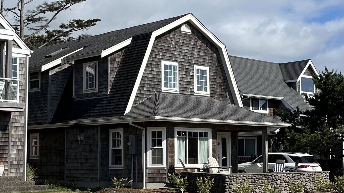 Tolovana Park House | Cannon Beach - remodeled in 2018, Mid-Beach, 200 Feet to beach