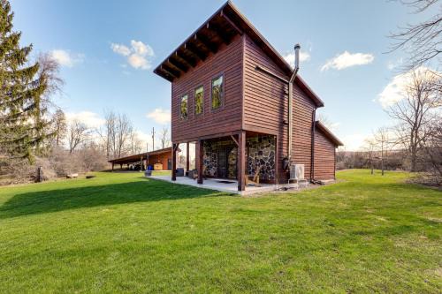 Hamilton House | Canoe, Grill and Relax Bos Hideaway on Leland Pond