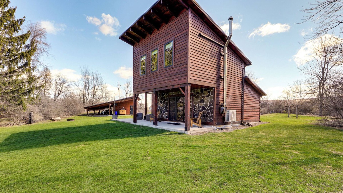 Hamilton House | Canoe, Grill & Relax: Bo's Hideaway on Leland Pond