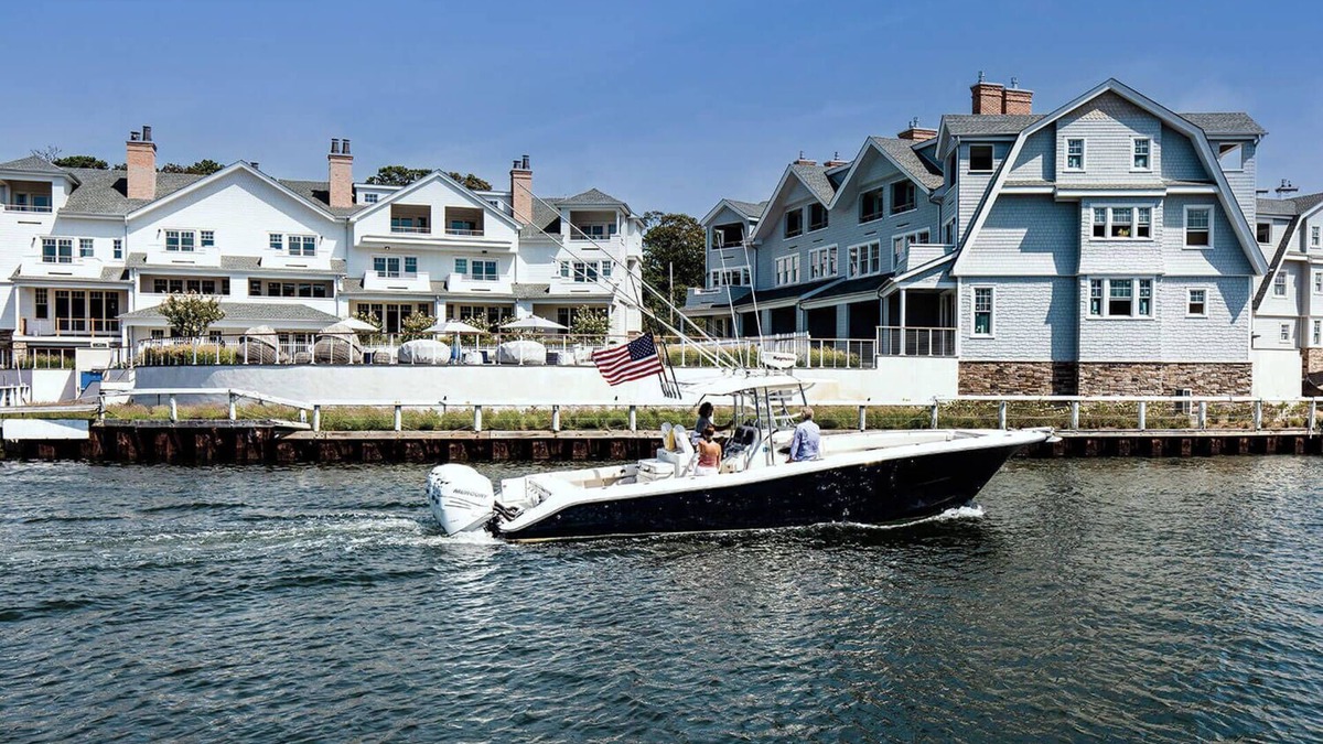 Hampton Bays Condo | Canoe Place Waterfront Residences