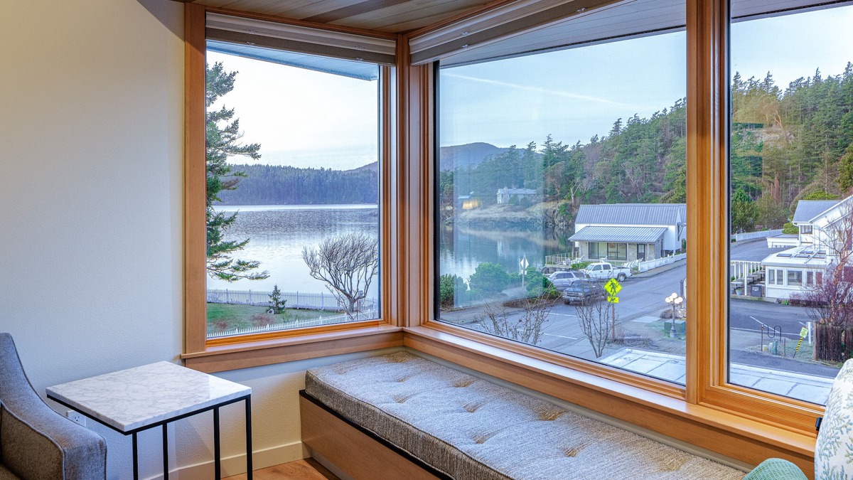 Eastsound Hotel | Canoe - Warm and Cozy with View