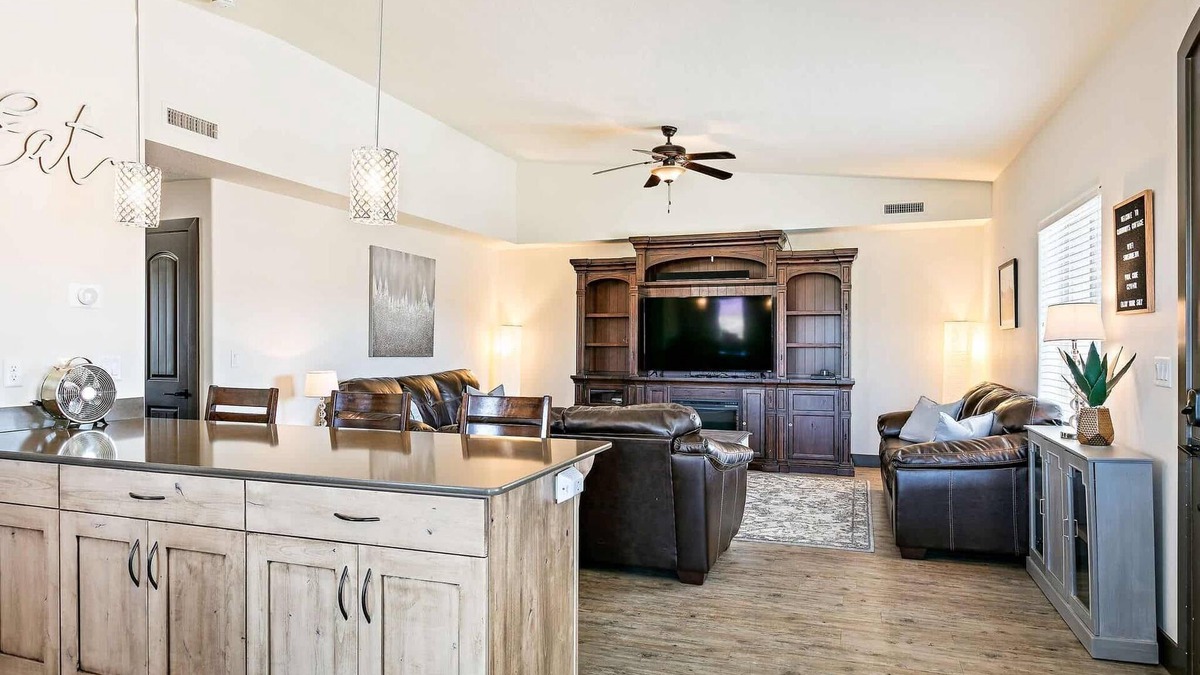 St. George Condo | Canthony's Cottage - PICKLEBALL, Community Pool! Close to trails!