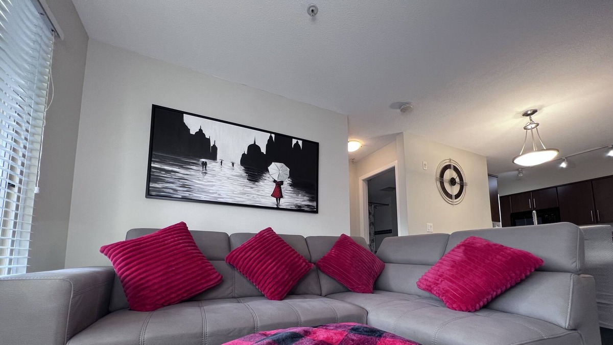Maple Ridge Apartment | Canucks+Fpl+4K tv+Home Off+Wi-Fi+Patio+2 Parking