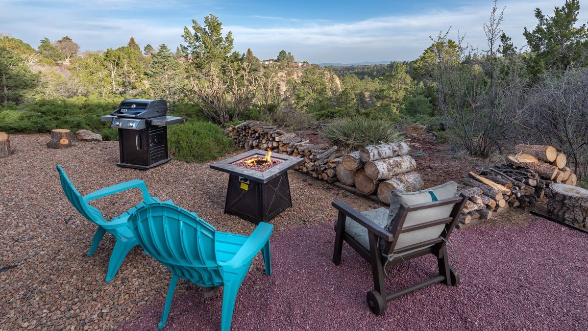 Los Alamos Apartment | Canyon and Mountain Views