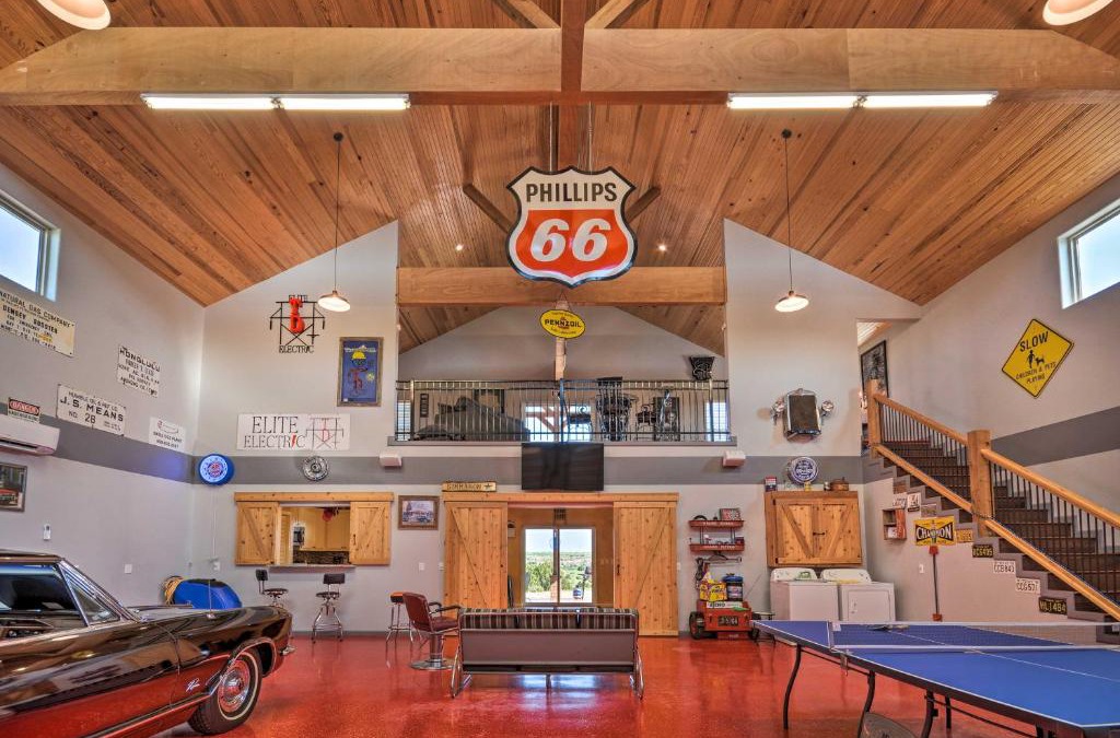 Canyon House | Canyon Barndominium with Hot Tub and Golf Cart!