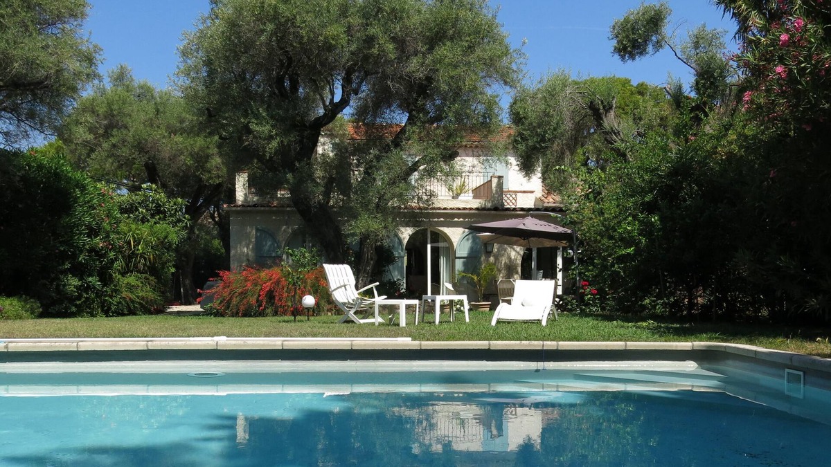 Cap-d'Antibes Villa | CAP D'ANTIBES - VILLA POOL NEAR THE SEA - 6 PEOPLE