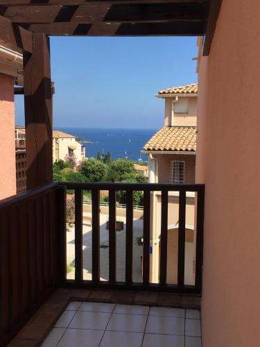 Agay Apartment | Cap Esterel 2 pièces Climatisé 4-5pers Piscines Parking Draps Wifi