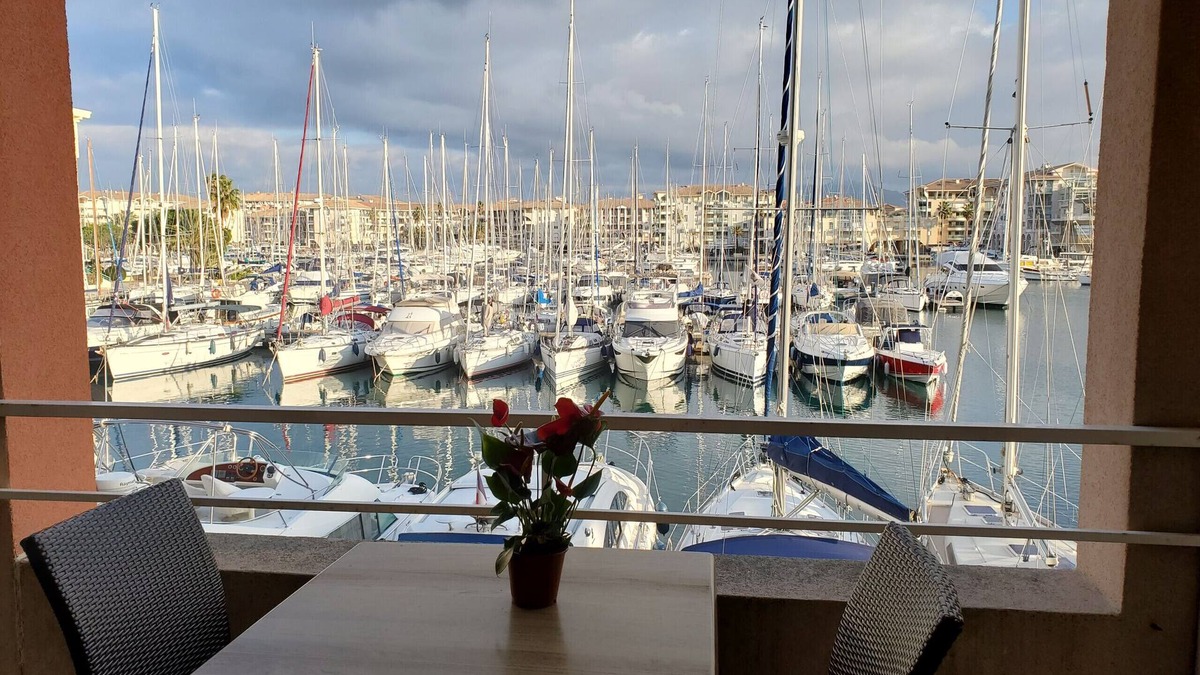 Frejus Port Apartment | Cap Hermès Studio Magnificent Port View 30m2 air-conditioned 3 people swimming pool beaches parking