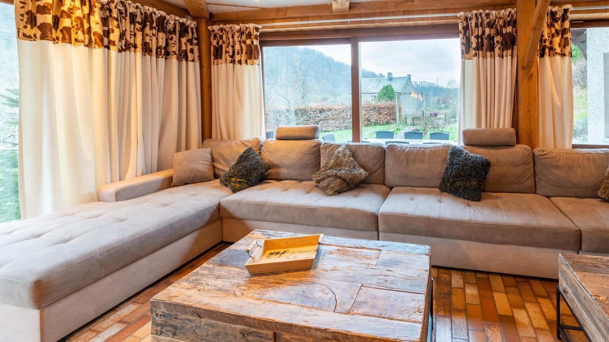 Membre House | Capacious holiday home in Membre with garden