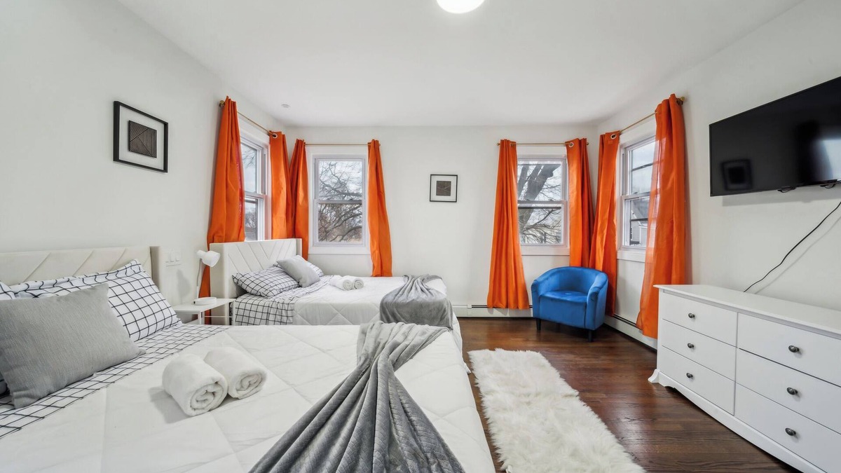 Weequahic Cottage | Capacity for 20 people near the airport
