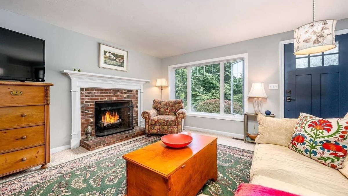 West Barnstable House | Cape Classic, Near Bay Beaches & Shopping Center