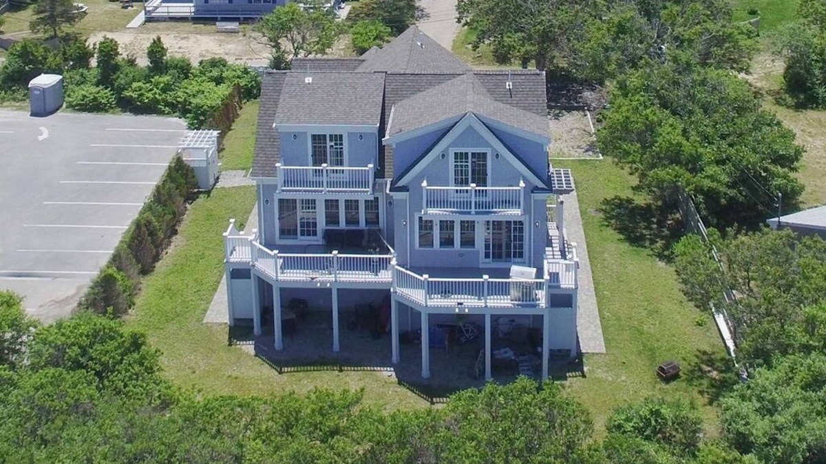 Dennis Condo | Cape Cod Bay Beachfront Condo (2047)