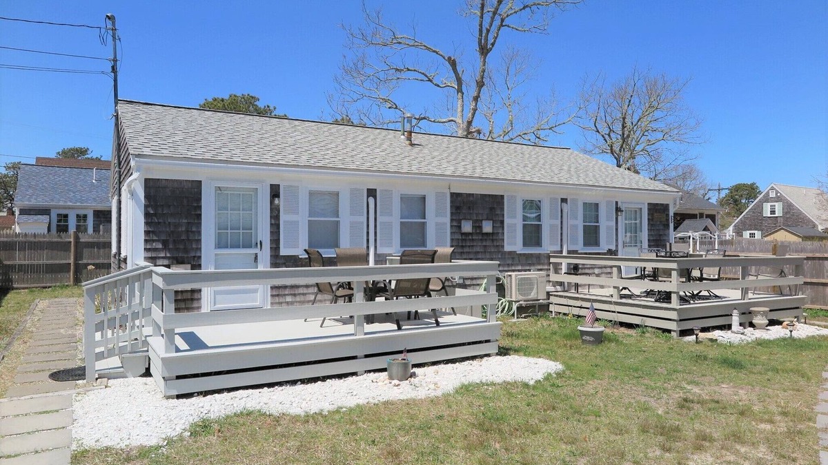 Dennis Port Condo | Cape Cod Beach Cottage-2 bdrm, 1 bath, full kitchen and two minute walk to beach