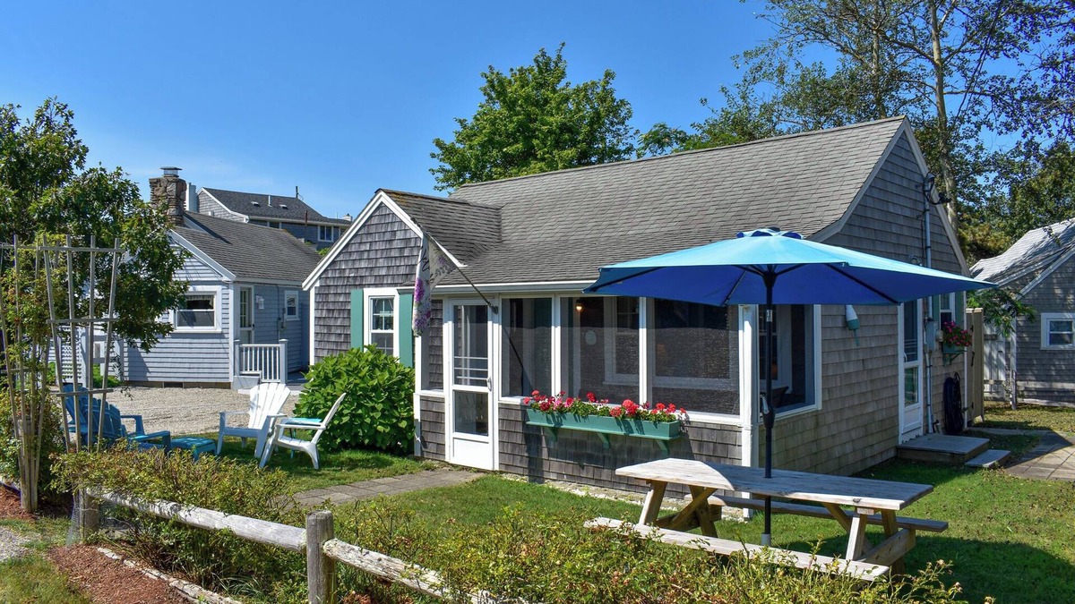 Dennis Port House | Cape Cod cottage-Just 150 feet to Sea Street Beach