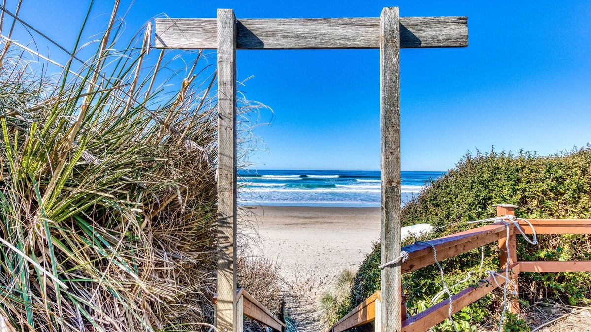 Waldport Cottage | Cape Cod Cottages #7 - Oceanfront with Fireplace!