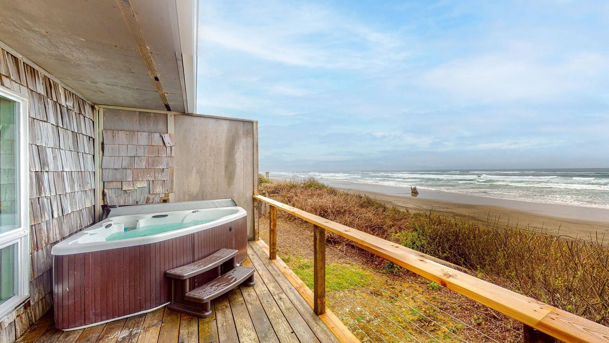 Edgewater Shores Cottage | Cape Cod Cottages #9 - Beachfront with Hot Tub!