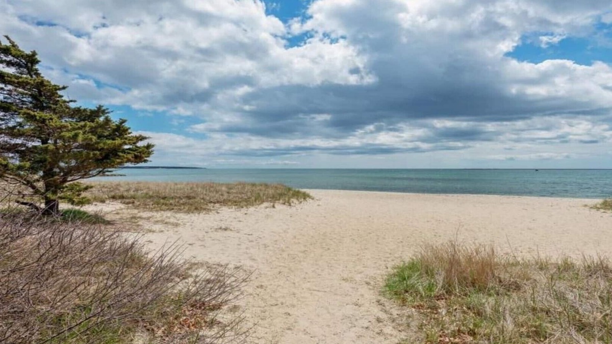 Hyannis House | CAPE COD GEM- BEACH RENTAL 500 YARDS FROM BEAUTIFUL KEYES BEACH