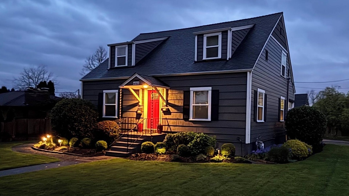 Seattle Metro Area House | Cape Cod Gem - Walk Columbia City & Lake Washington Parks