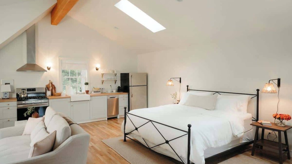 Vancouver Apartment | Cape Cod Guest Suite w/Sauna & Cold Plunge