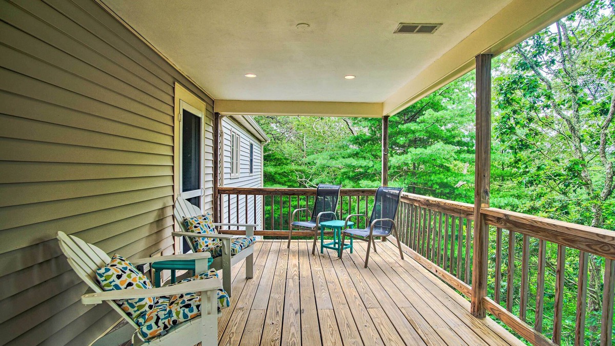 Buzzards Bay House | Cape Cod Home w/Deck ~ 3 Mi to Beaches