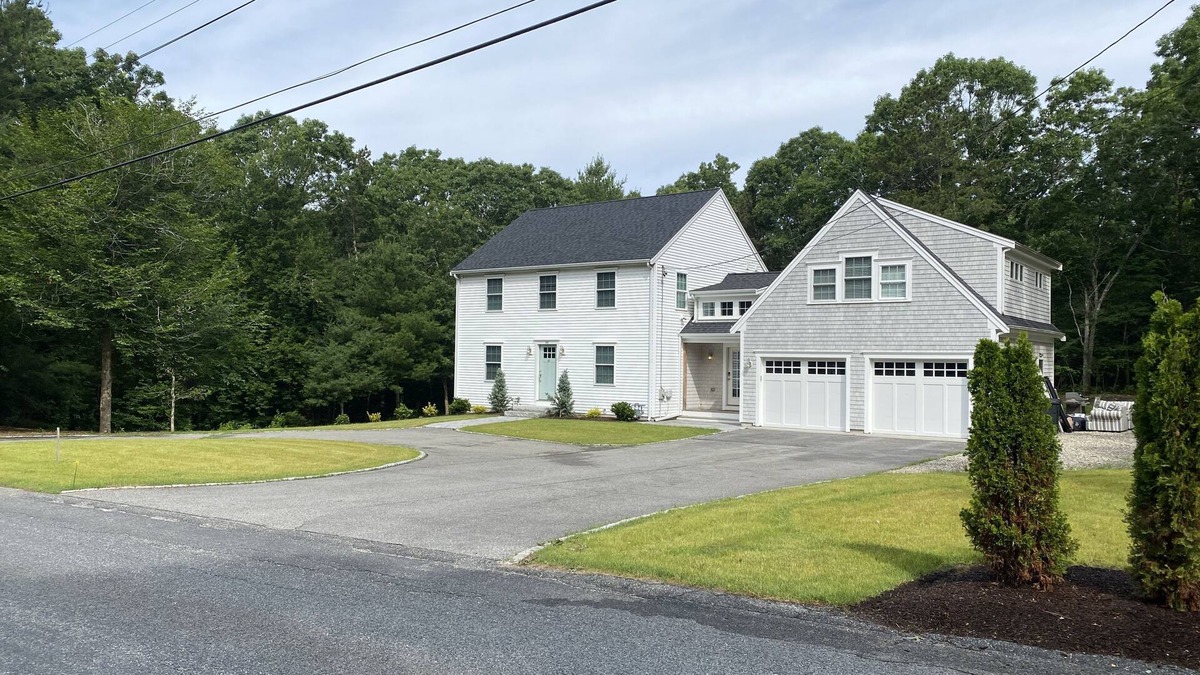 Marstons Mills House | Cape Cod location with 6 bedrooms and 4 baths, well furnished for your comfort!