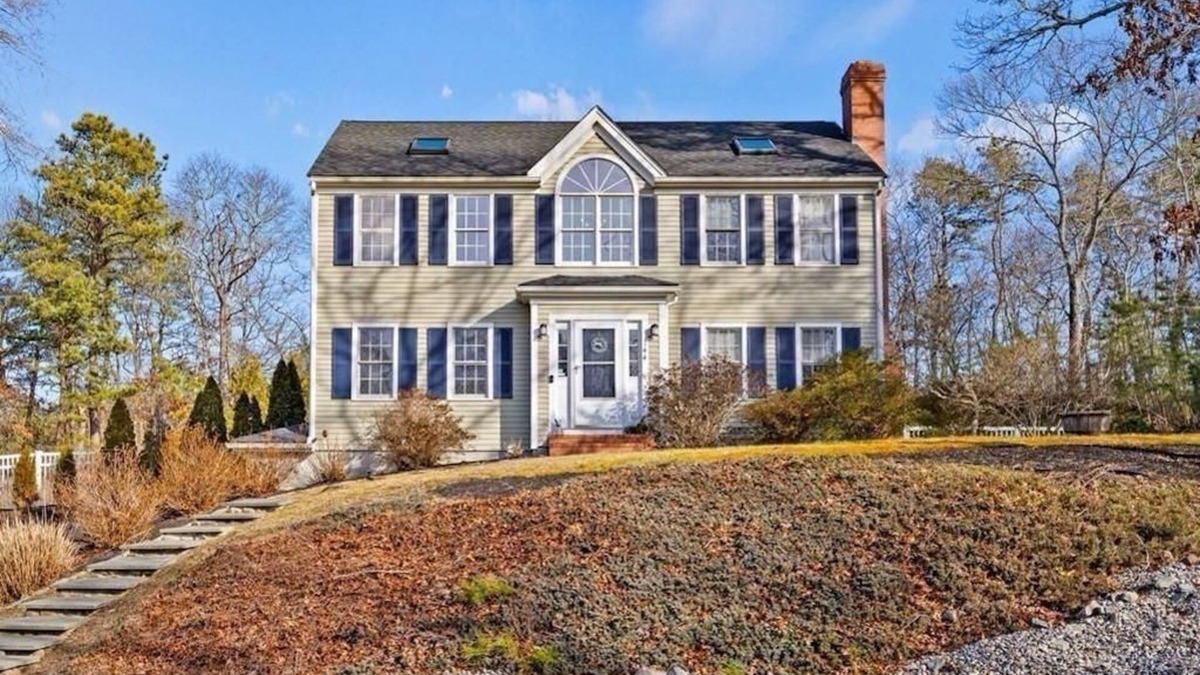 East Falmouth House | Cape Cod Retreat by the Beach