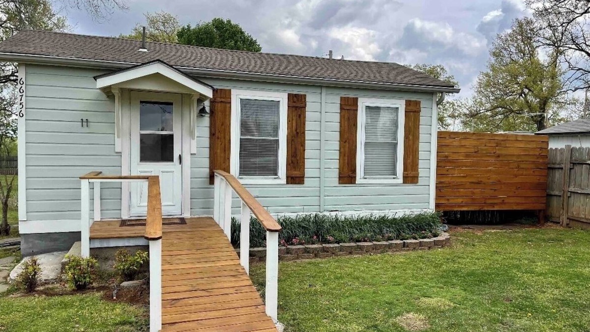 Grove Cottage | Cape Cod Style on Grand Lake - Romantic Honeymoon Cottage w/Hot tub #11
