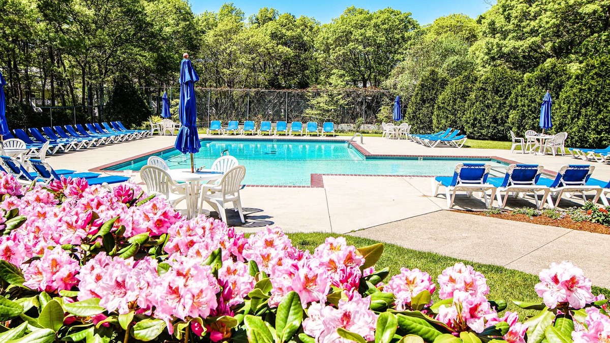 Mashpee Condo | Cape Cod Townhouse w/Patio & Kitchen