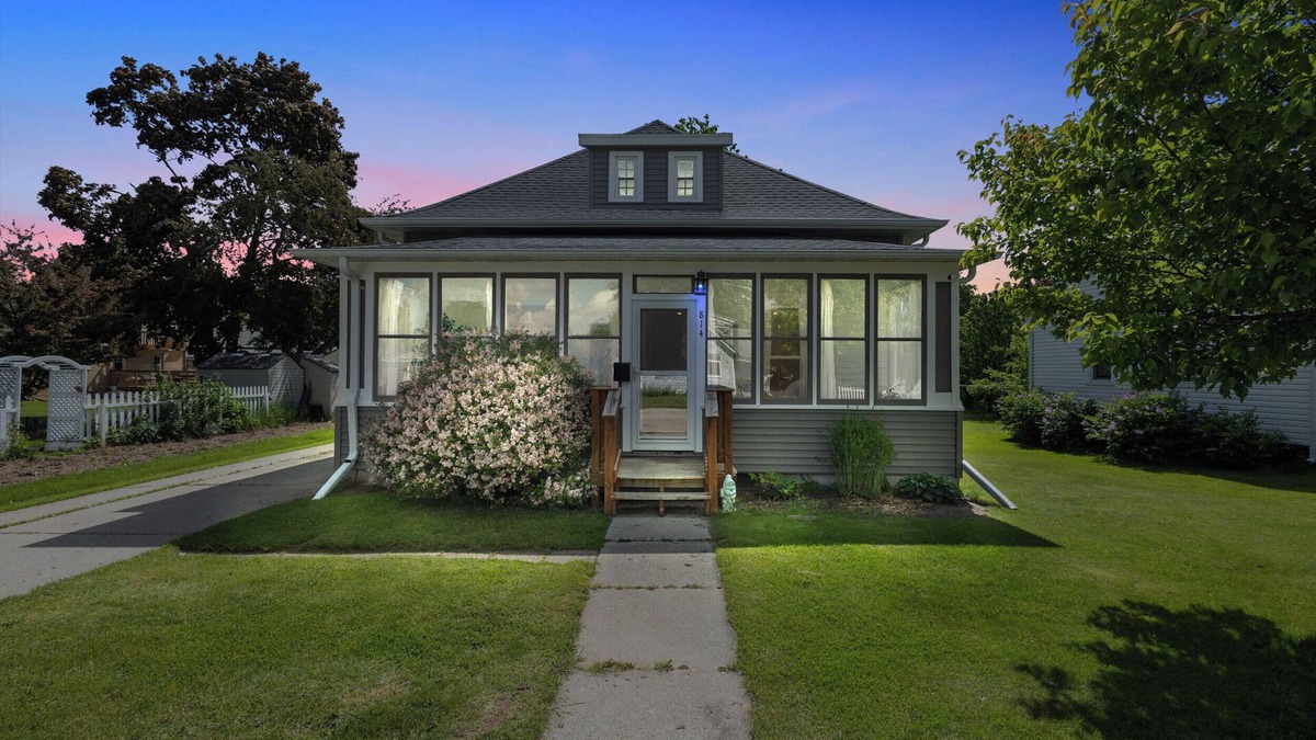 Kewaunee House | Cape Code Home Kewaunee Near Door County
