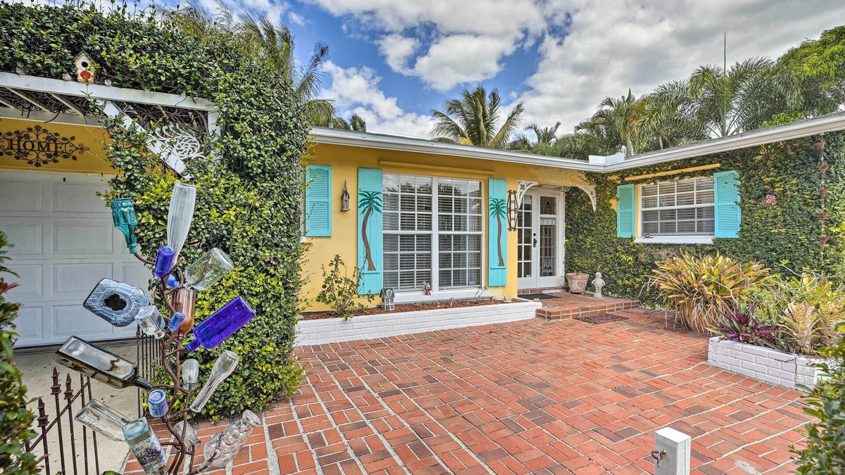 Caloosahatchee House | Cape Coral Home w/Yard < 1 Mi to Dtwn!