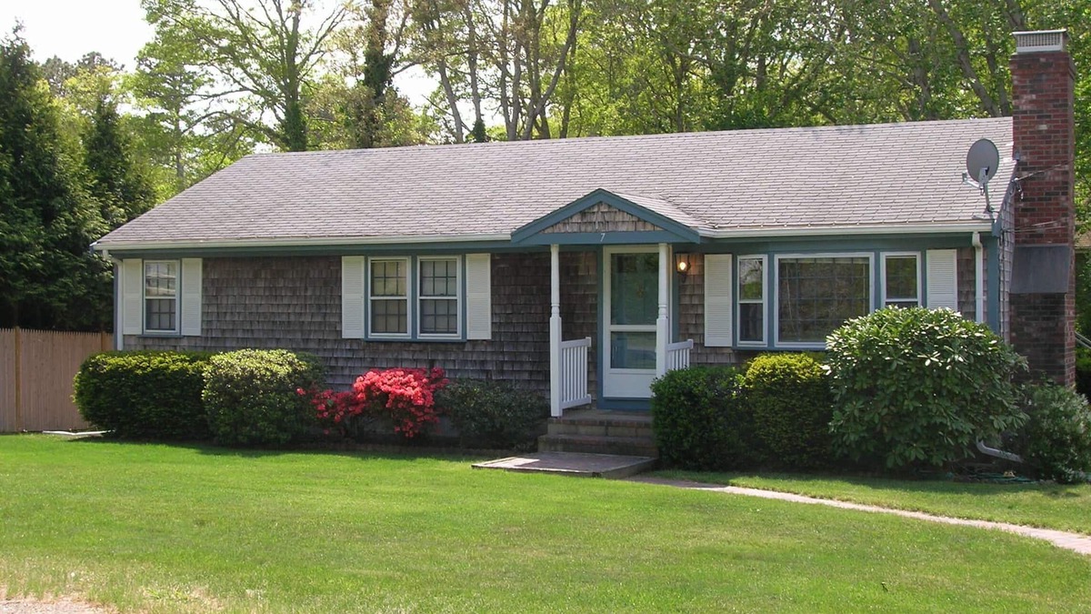 Yarmouth Port Cottage | CAPE ECAPE IS WAITING FOR YOU!