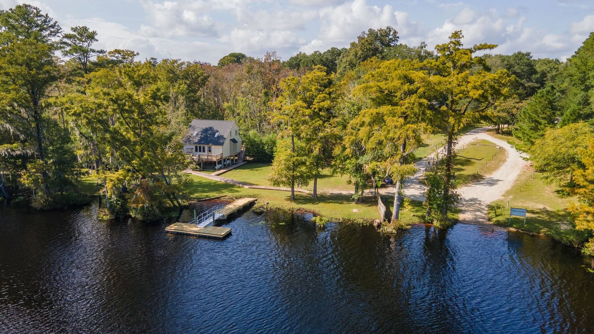 Rocky Point House | Cape Fear Treehouse Boat Ramp, Dock, Kayaks, Firepit, Games