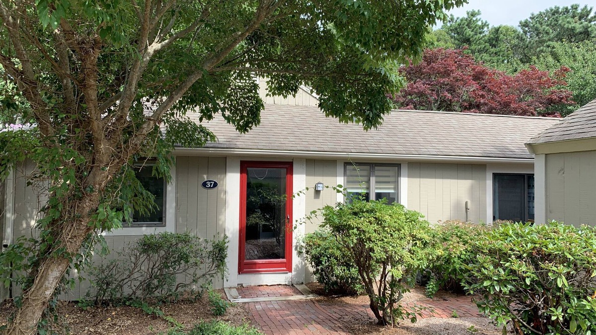Mews Village House | Cape Gem in New Seabury resort & near the beach.