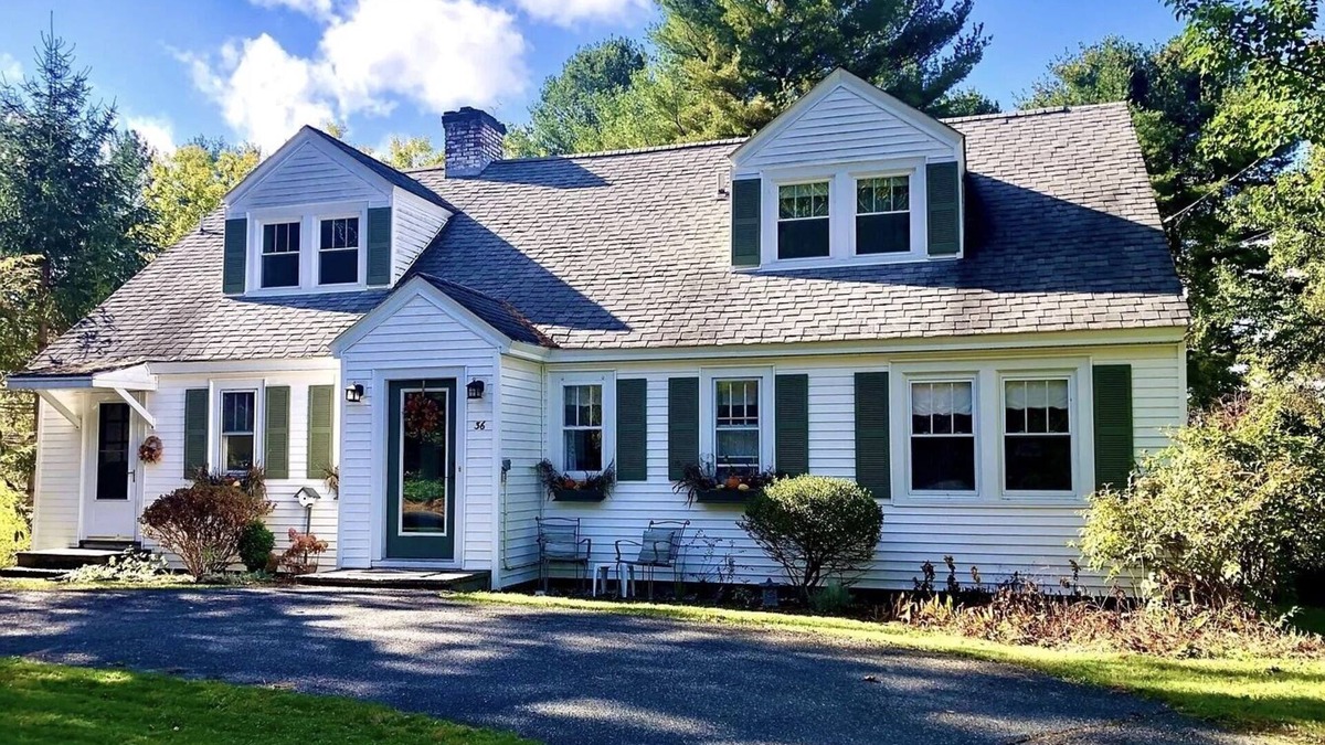 Pittsfield House | Cape Home In the Beautiful Berkshires - Near Lenox & Bousquet