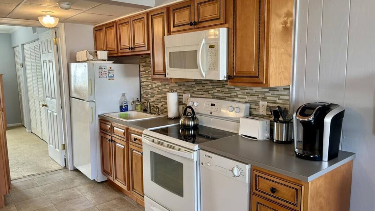 Admiral Estates Condo | Cape Roc Unit 306 Beach Block With Pool