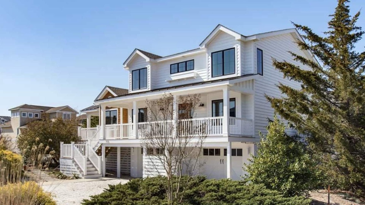 Lewes House | Cape Shores Luxury - Brand NEW 2024 Pool, Beach, Private Fishing Pier, Park!