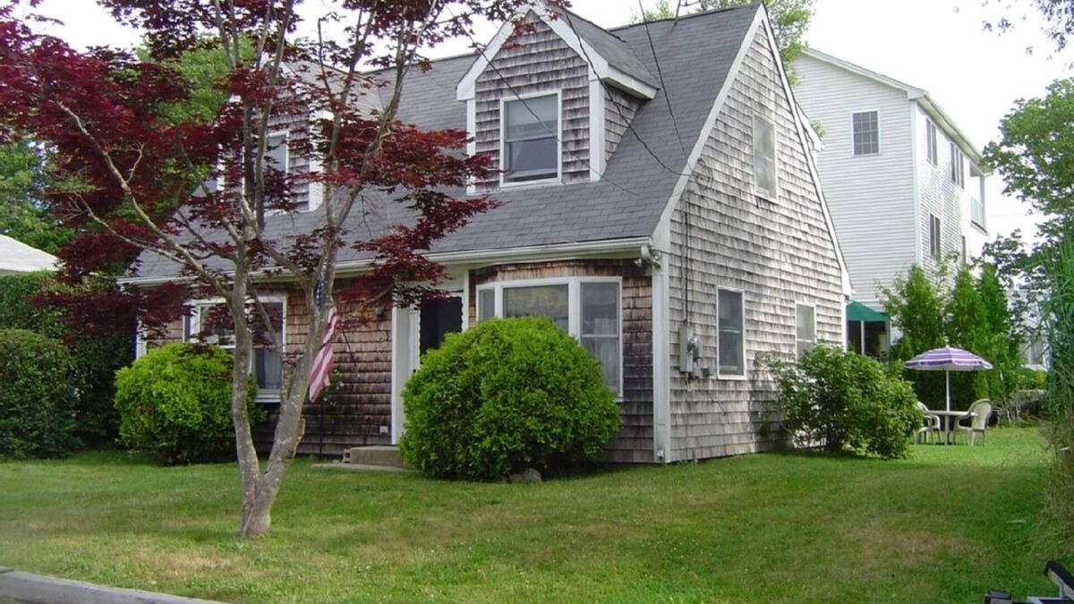 Narragansett House | Cape Style Family Home-2 Blocks to Beach