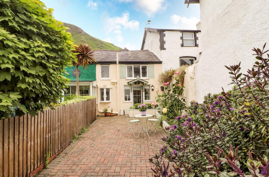 Dwygyfylchi House | Capel Cottage