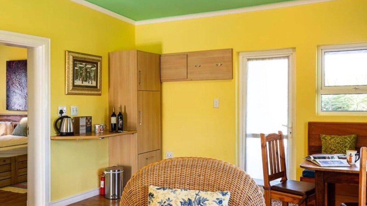 Helderberg Rural Cabin | CAPELANDS RESORT- Redstone